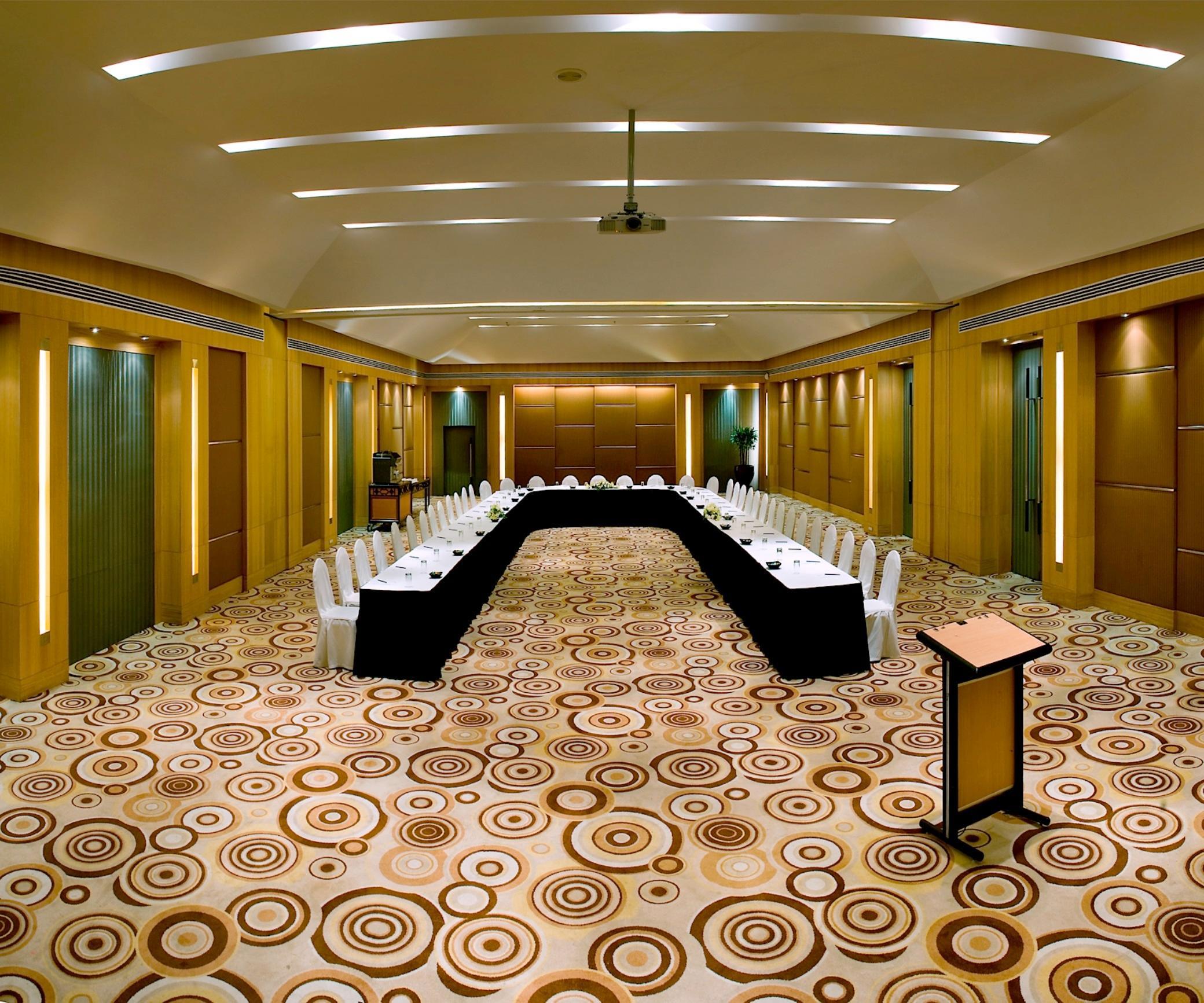 The Lalit Ashok Hotel Bangalore Exterior photo