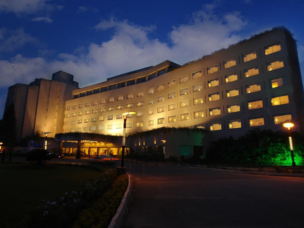 The Lalit Ashok Hotel Bangalore Exterior photo